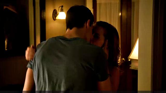 Алекса Вега разжигает страсть в откровенном белье