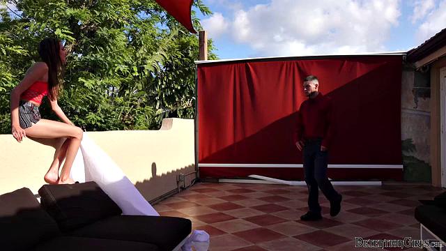 Sneaking Out - S2:E3