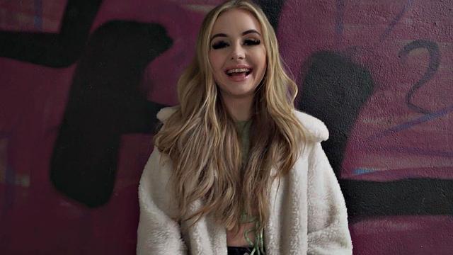 Сочный секс на свежем воздухе за деньги - она не может остановиться