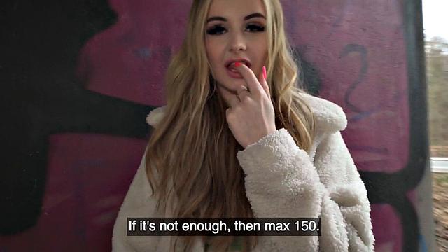 Сочный секс на свежем воздухе за деньги - она не может остановиться