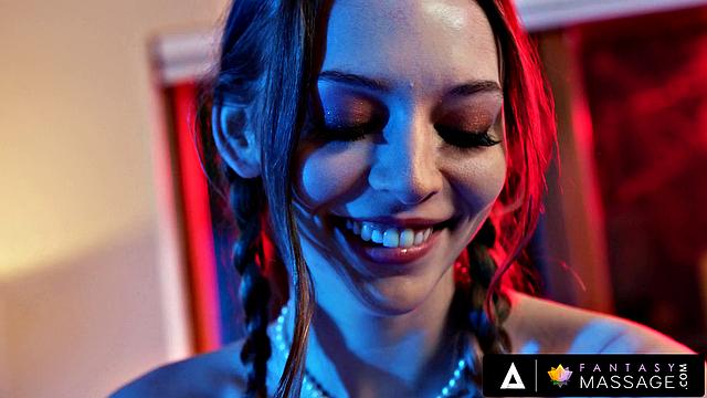 лаурен филлипс ржёт, когда лили ларимар льёт масло и скользит на сиськах