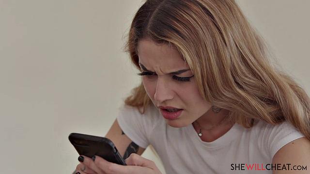 Vanessa Vega gives her husband a show with her bestie Kenna James