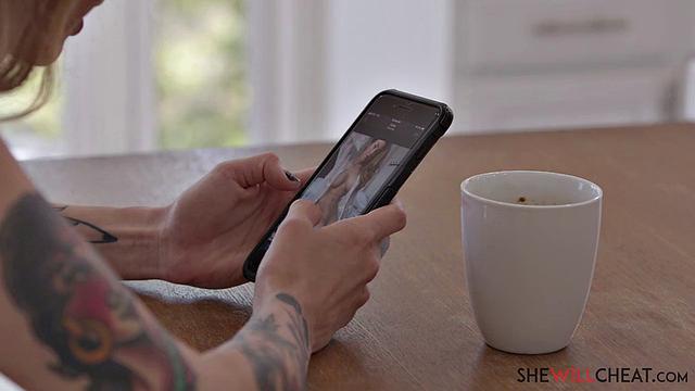 Vanessa Vega gives her husband a show with her bestie Kenna James