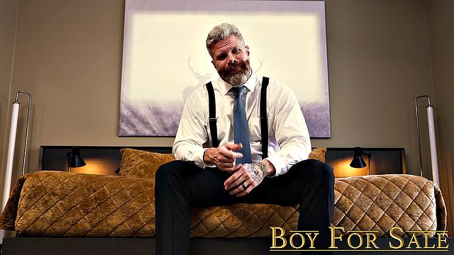 Татуированный мишка Майло жёстко трахается и показывает мощный член