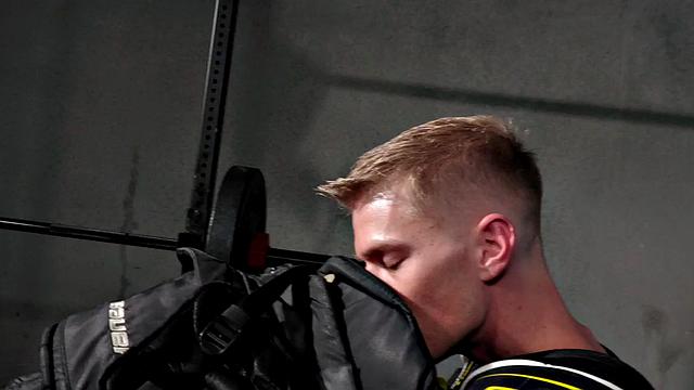 Sportive guy with smelling fetish gets fucked in lockerroom