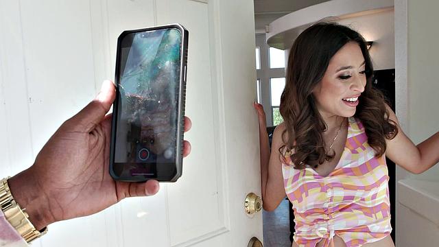 Petite Latina Fucked By Massive Cocked Delivery Guy - DFXtra