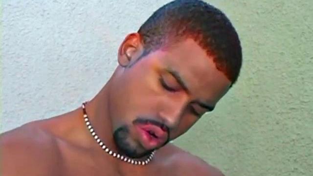 три горячих латиноса с большими членами устраивают жаркую групповушку