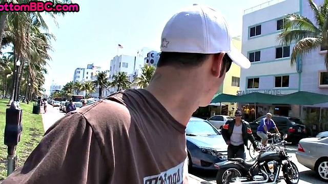 Pulled black thug sucks white cock before analpounding