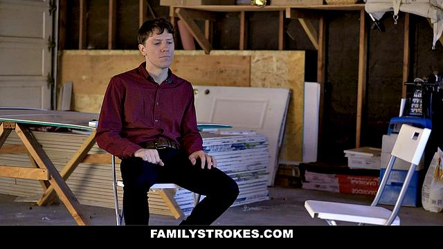 две похотливые стервы трахают пасхального кролика в жестком тройничке