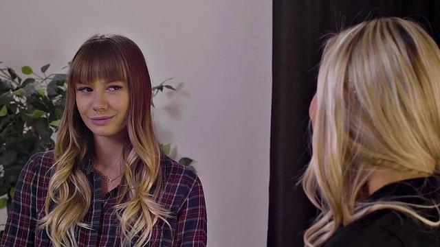 Sapphic 21yo seduces BFF before eating her pussy