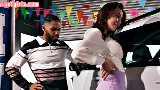 Busty TS babe fucked in barebacking by BF's cock in car