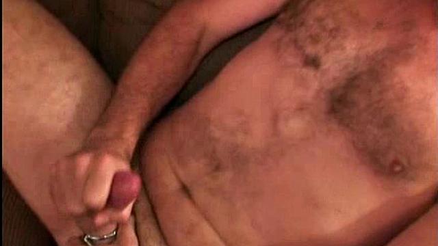 любительница дрочит и ловит сперму на руку