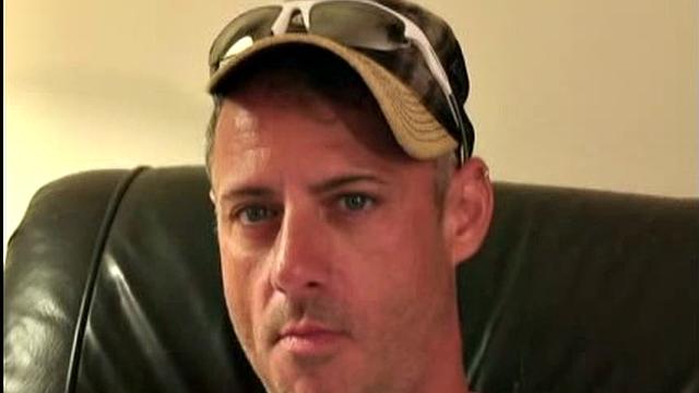 любительница дрочит и ловит сперму на руку