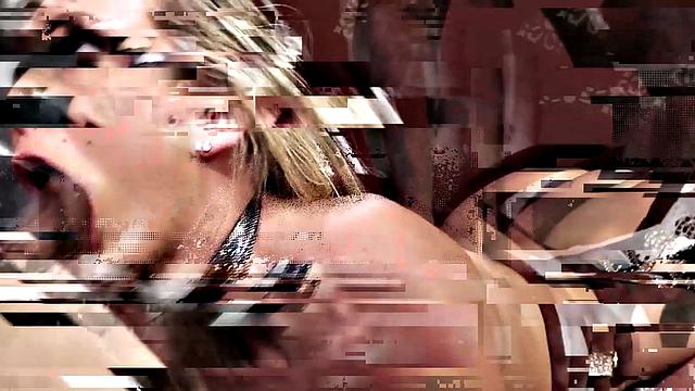 она устроила жаркую месть - трахнулась с соседом прямо при парне