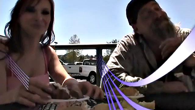 Катя в жарком анал-двойнике с двумя членами и сперма на лицо.