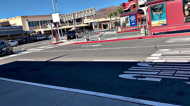 Эбони милфа скачет как на скачках и не тратит время зря