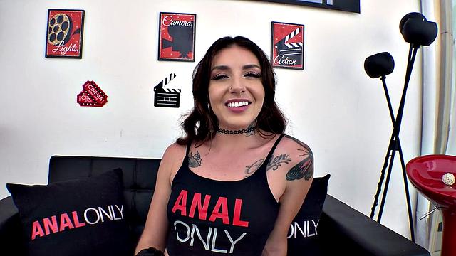 Gaping Brenna's Butt