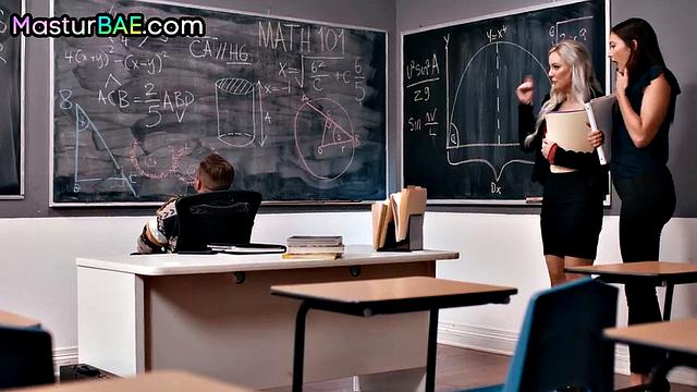 Две развратные лесбиянки дерут члена на троих и не могут остановиться жрать его вместе.