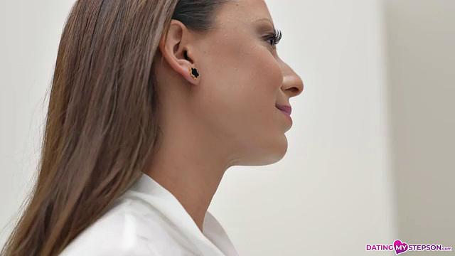 Сара Тейлор пришла за массажем, а устроила секс-родео