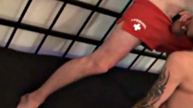 Amateur inked German gay rims stud before blowjob