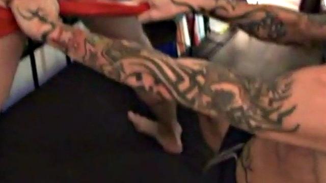 Amateur inked German gay rims stud before blowjob