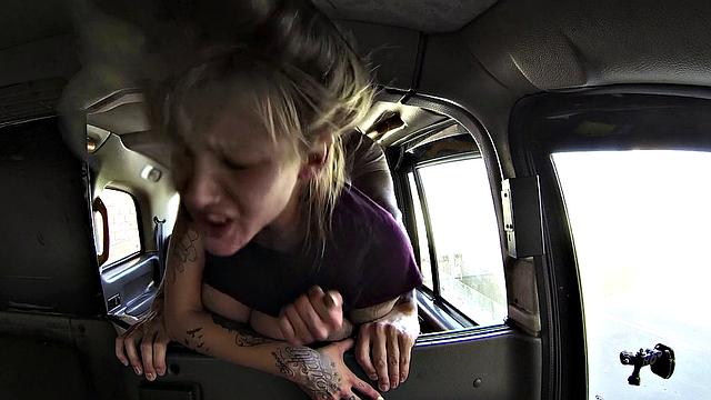 Tattooed babe gets her ass drilled deep in a car backseat