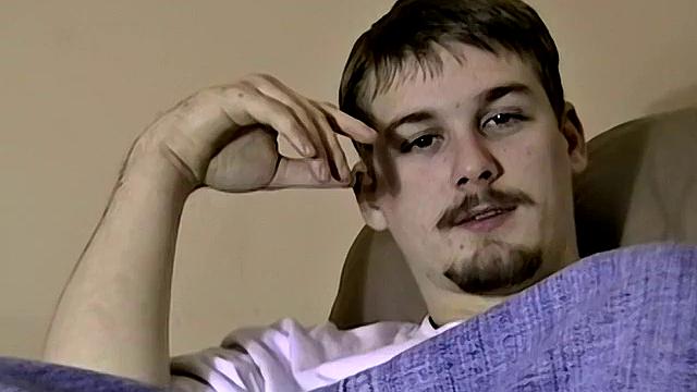 Блейз выжимает свой толстый член - Блейз