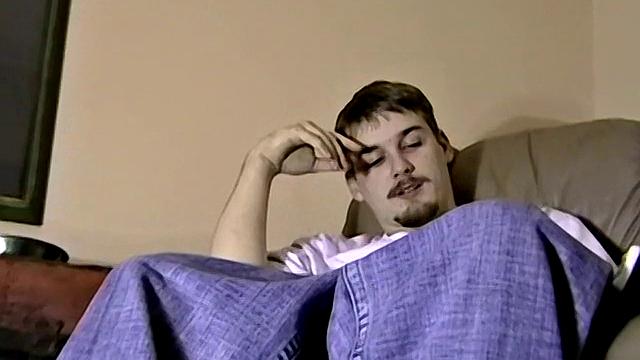 Блейз выжимает свой толстый член - Блейз