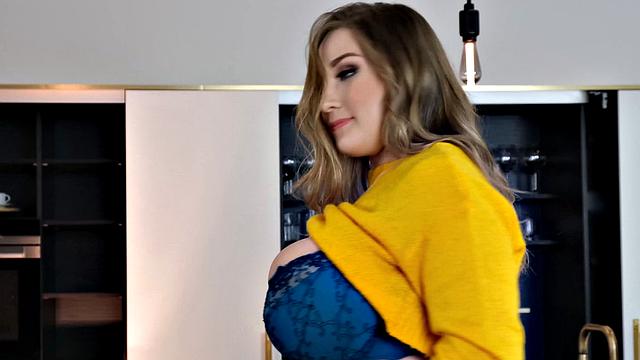 Cheryl Blossom: Busty Bartender