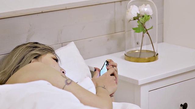 Bad Bad Cheats Her Fiancé With Her Dead-Beat Ex