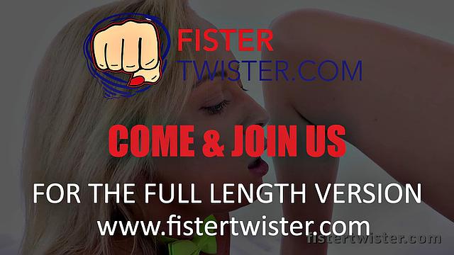 Explosive orgasm for fisted hottie - Fist Fuck