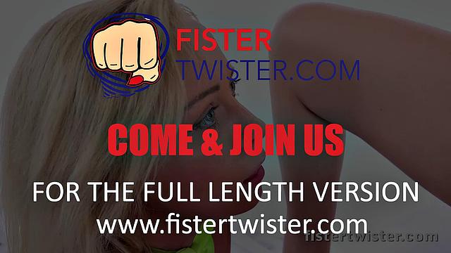 Explosive orgasm for fisted hottie - Fist Fuck