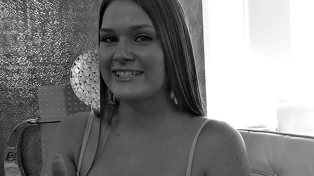 Dyke babe eaten out and pussy rubbed by brunette gf