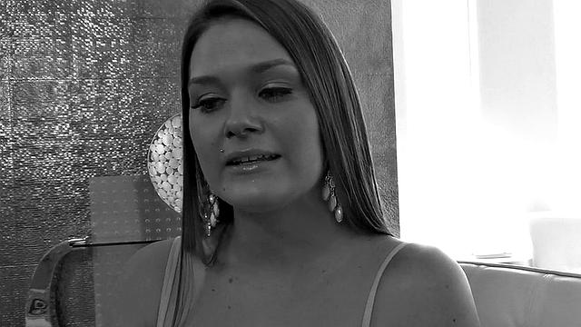 Dyke babe eaten out and pussy rubbed by brunette gf