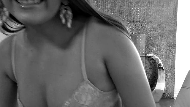 Dyke babe eaten out and pussy rubbed by brunette gf