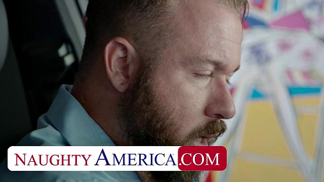 одри битони жарко трахается с сотрудником мужа и дает в анал