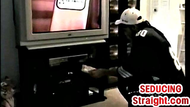 Vintage Black guy gets 1st gay BJ in homemade action