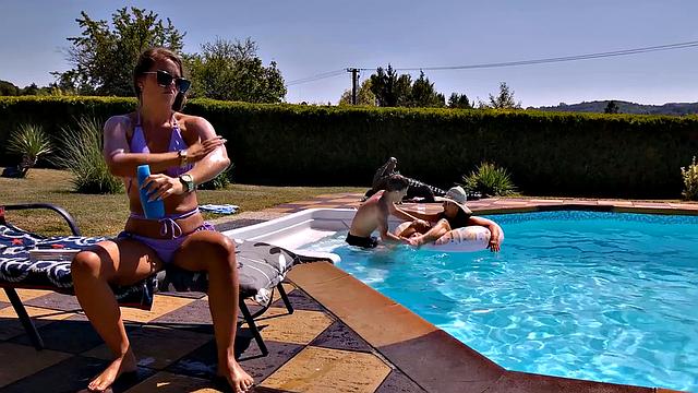 MOMMY4K. Summer Seduction