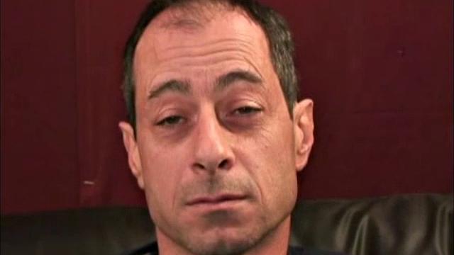 зрелый даррен дрочит и кончает по-взрослому