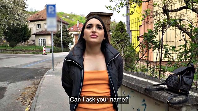 Curvy babe got her tight pussy rammed outdoor