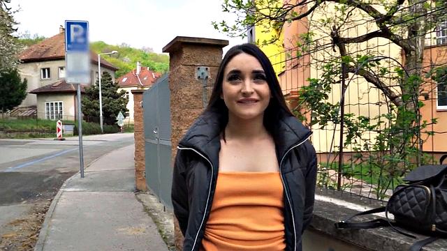 Curvy babe got her tight pussy rammed outdoor