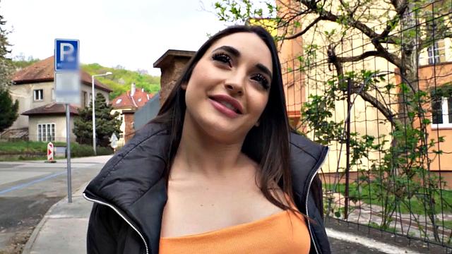 Curvy babe got her tight pussy rammed outdoor