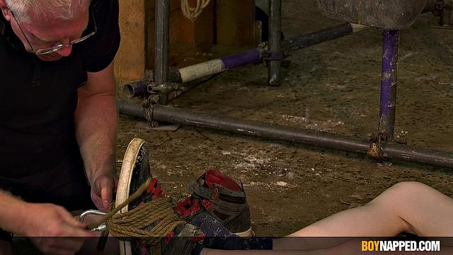 Хороший мальчик подчиняется Мастеру - Часть 1 - Эйвери Монро и Себастьян Кейн