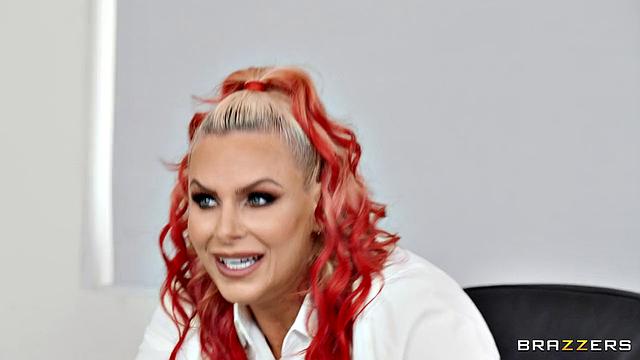 Феникс Мари читает лекцию, а потом сама не против трахнуться с Джонни Кастлом и делится своими грязными мыслями с ним через секс.