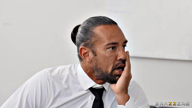 Феникс Мари читает лекцию, а потом сама не против трахнуться с Джонни Кастлом и делится своими грязными мыслями с ним через секс.