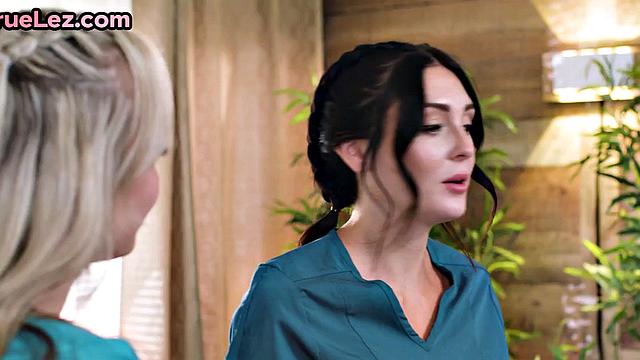 Oiled Lesbo after footlicking