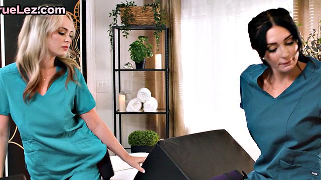 Oiled Lesbo after footlicking