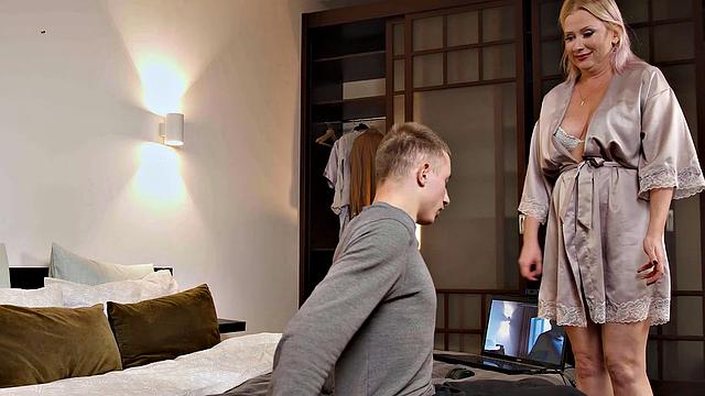 SHAME4K. Camgirl next door