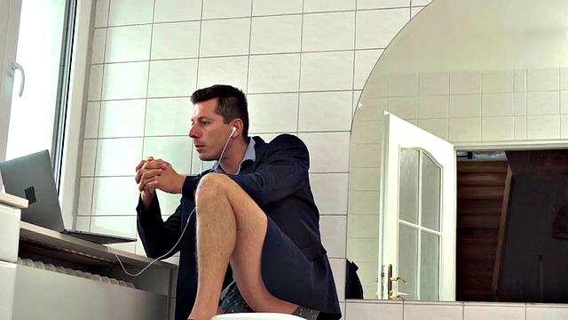 Sinning babe analfucked in ass