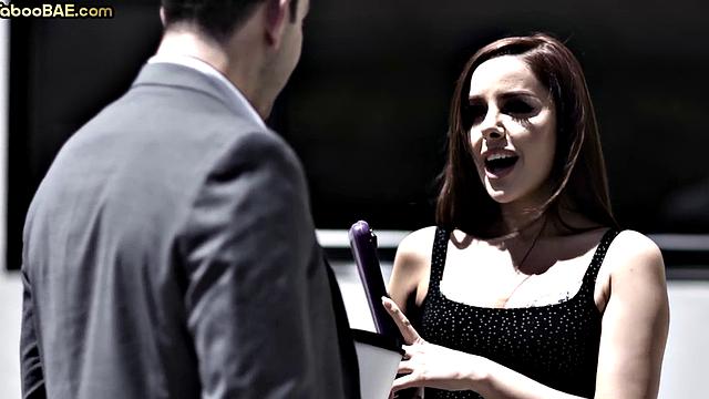 японская леди играет в приличную, а сама на измене получает по полной